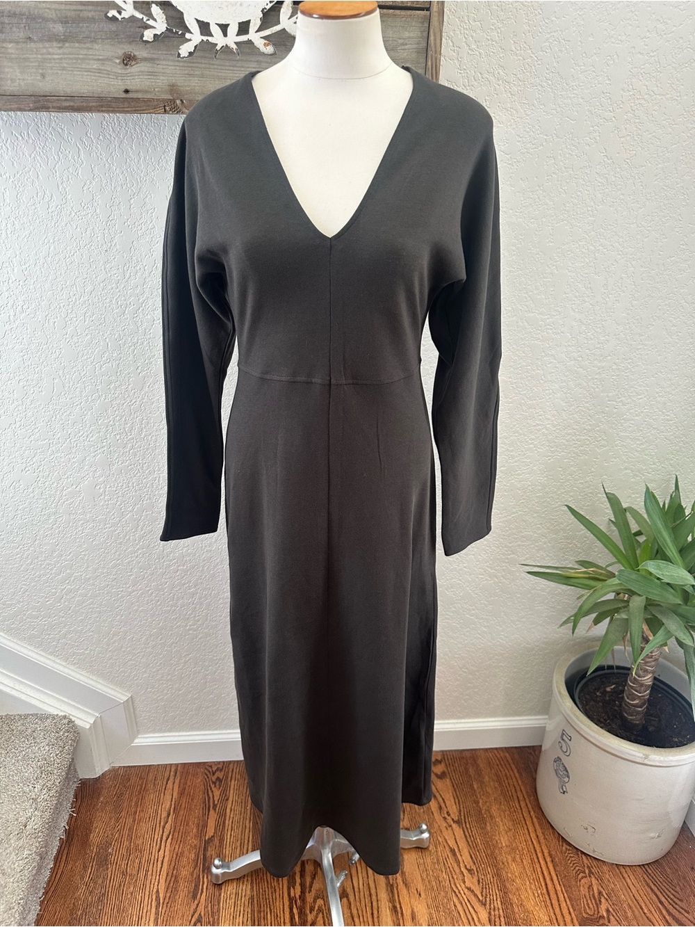 Zara V-Neck Long Sleeve Dress ladies size Small NWT